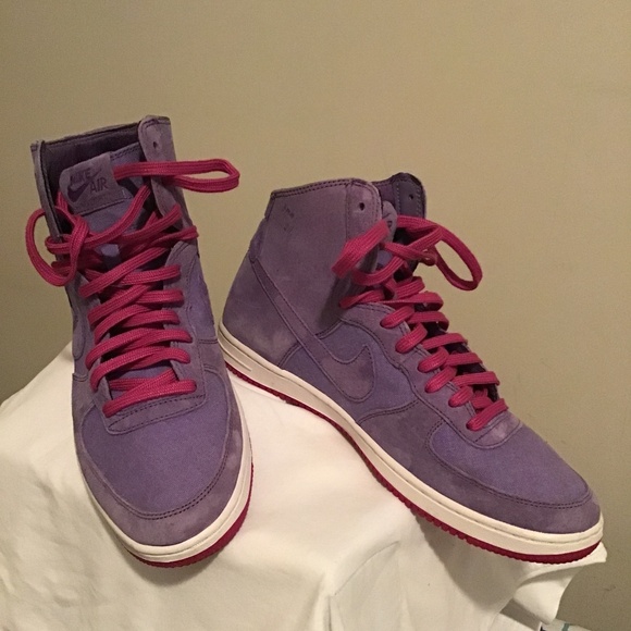 🔥Nike’s, size 8.5 women’s  super clean, suede/canvas, light purple, great cond. - Picture 1 of 3